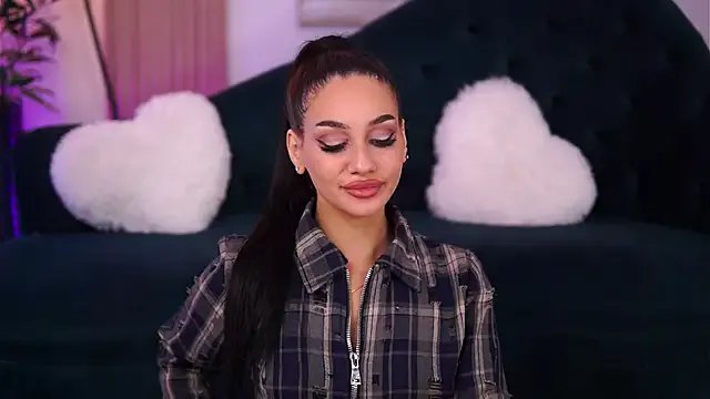 Freechat NinaSolenne on StripChat