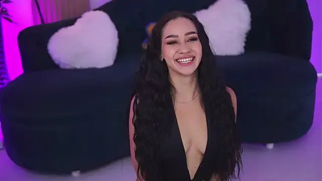 Freechat NinaSolenne on StripChat