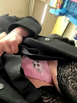 Freechat pantyless on StripChat