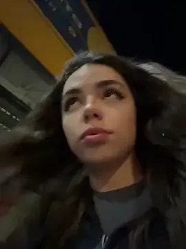 Freechat pantyless on StripChat