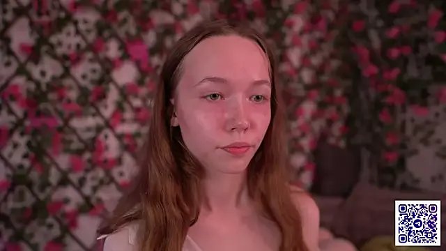 Freechat Petite_Polly on StripChat