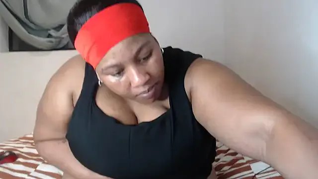 PIXIEBITCHXXX26 on StripChat 