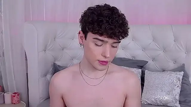 Freechat RobbyCharming on StripChat