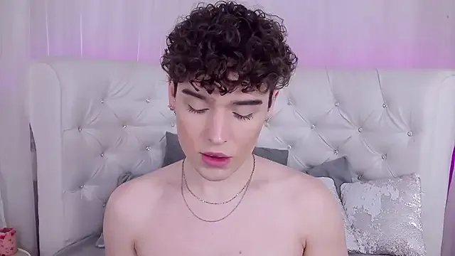 Freechat RobbyCharming on StripChat