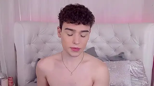 Freechat RobbyCharming on StripChat