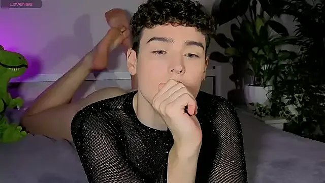 Freechat RobbyCharming on StripChat