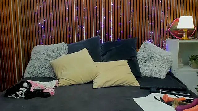 SashaSkyxxx on StripChat 