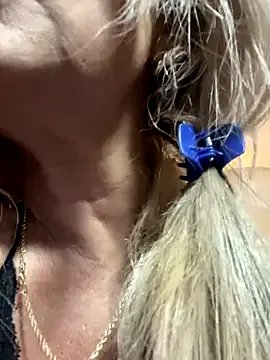 Freechat scarlett_sexx69 on StripChat