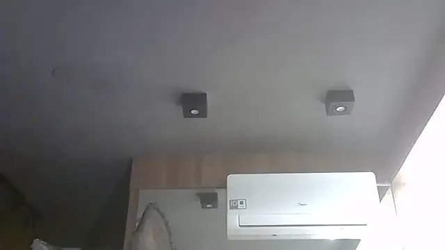 Freechat SkinnyKitten on StripChat