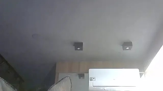 Freechat SkinnyKitten on StripChat