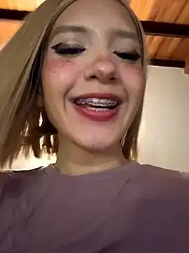 Group SweetBunnyGF on StripChat