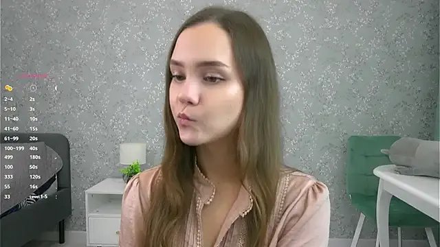 Freechat SweetSaraPie on StripChat