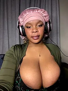 Freechat YellowHoneyDip on StripChat