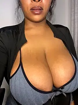 Freechat YellowHoneyDip on StripChat