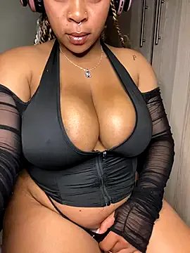 Freechat YellowHoneyDip on StripChat