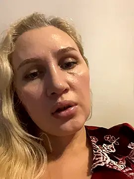 Private YourBlondee on StripChat