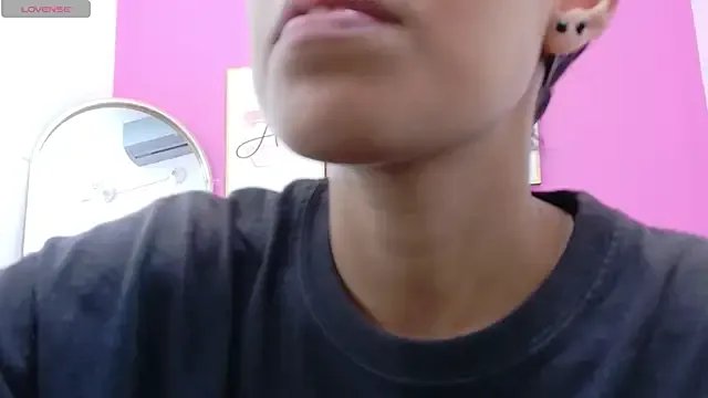 Freechat yourcuteneighbourr on StripChat