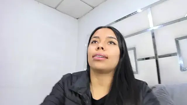 Freechat ZoeWan69 on StripChat