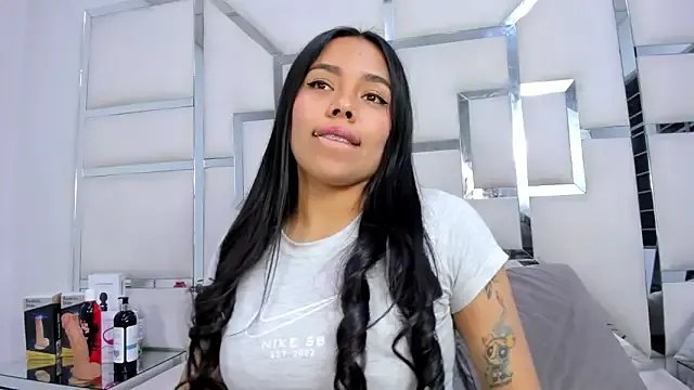 Freechat ZoeWan69 on StripChat