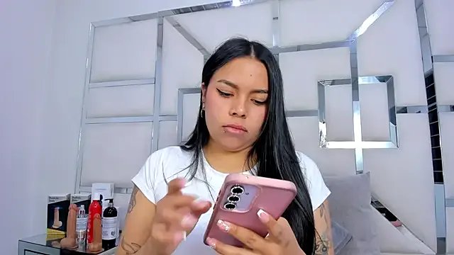 Freechat ZoeWan69 on StripChat