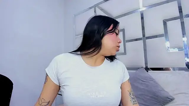 Freechat ZoeWan69 on StripChat