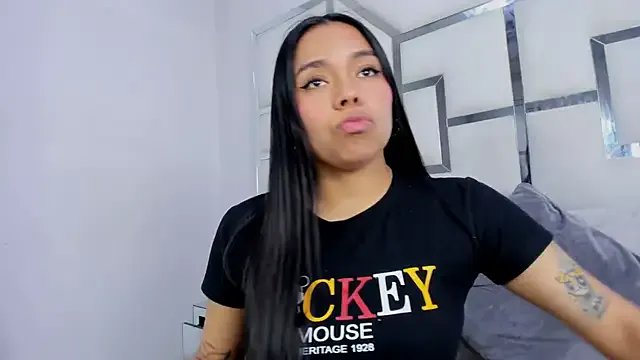 Freechat ZoeWan69 on StripChat